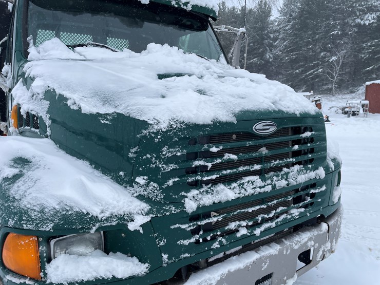 #400-•-2006-sterling-straight-truck-(has-wi-title)-image-16