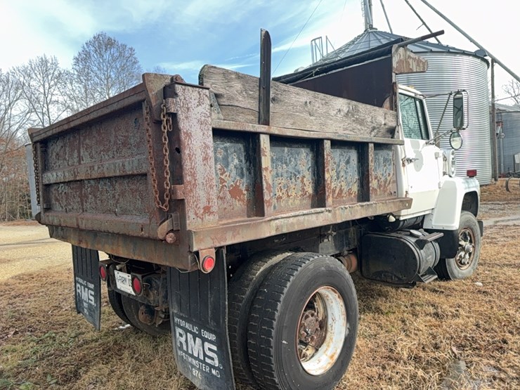 1982-ford-8000-image-34