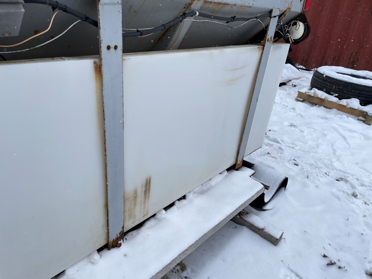 #3773-•-truck-mounted-salter/sander-with-brine-tanks-image-21