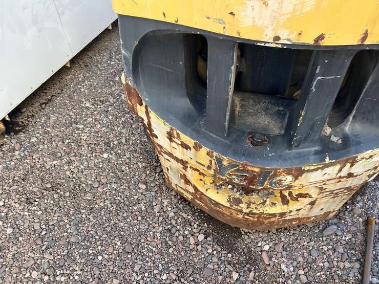 2002-yale-gc100mjn-image-18