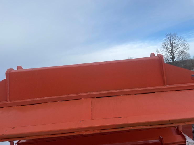 #2004-•-new-kc-12'-loader-pusher-image-13