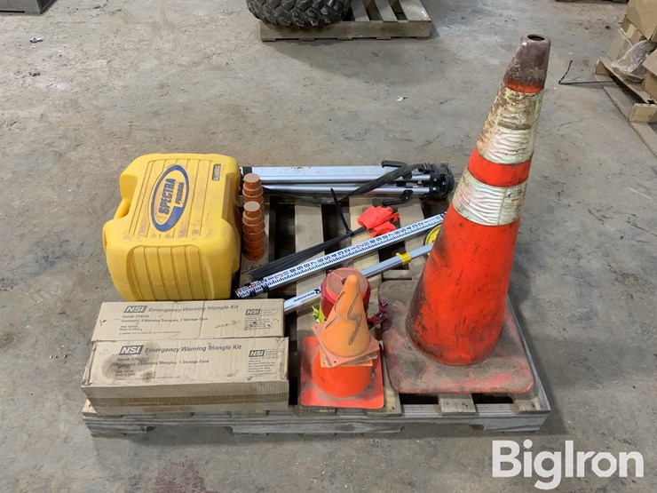 spectra-precision-gl1425c-laser-level-&-safety-equipment-image-8