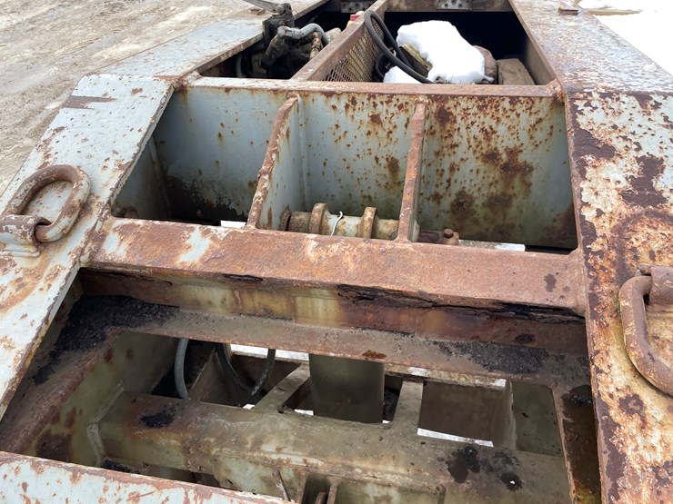 #1012-•-32'-lowboy-semi-trailer-(no-title,-for-parts)-image-40
