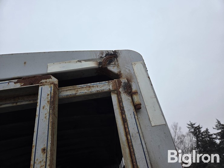 2000-titan-trailer-image-20