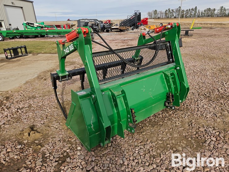 2025-john-deere-740-image-7