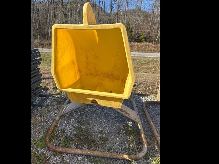 #1063-•-mineral-feeder-image-1