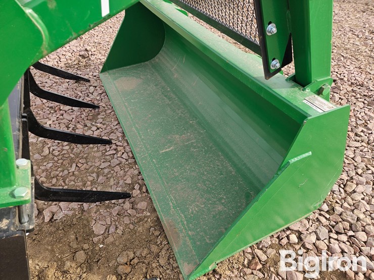 2025-john-deere-740-image-10