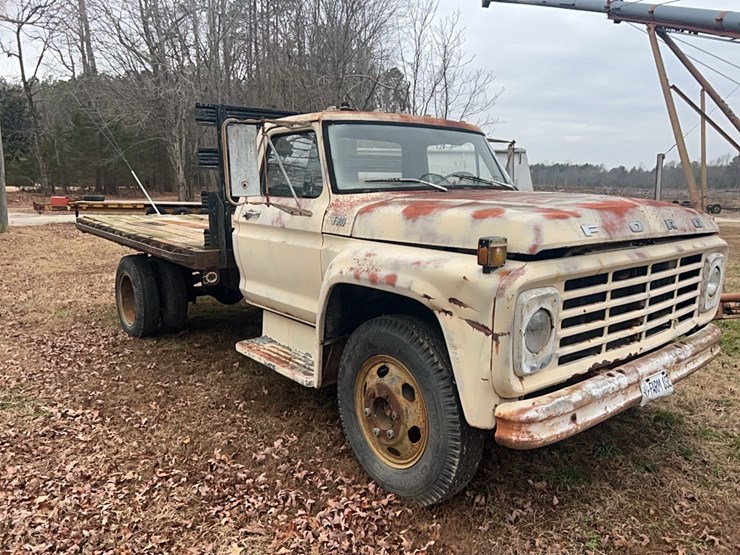 1977-ford-600-image-1