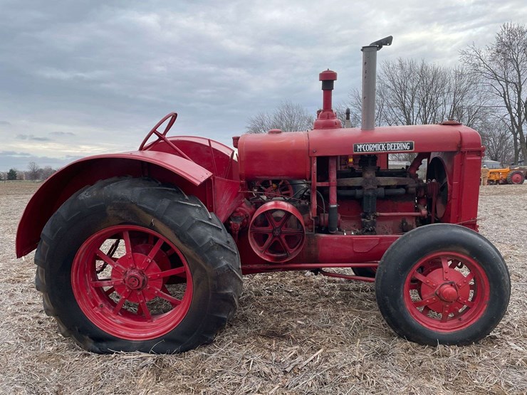 mccormick-deering-wk-40-wide-front-on-rubber-image-6
