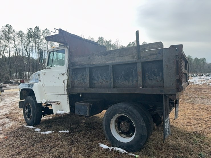 1982-ford-8000-image-26