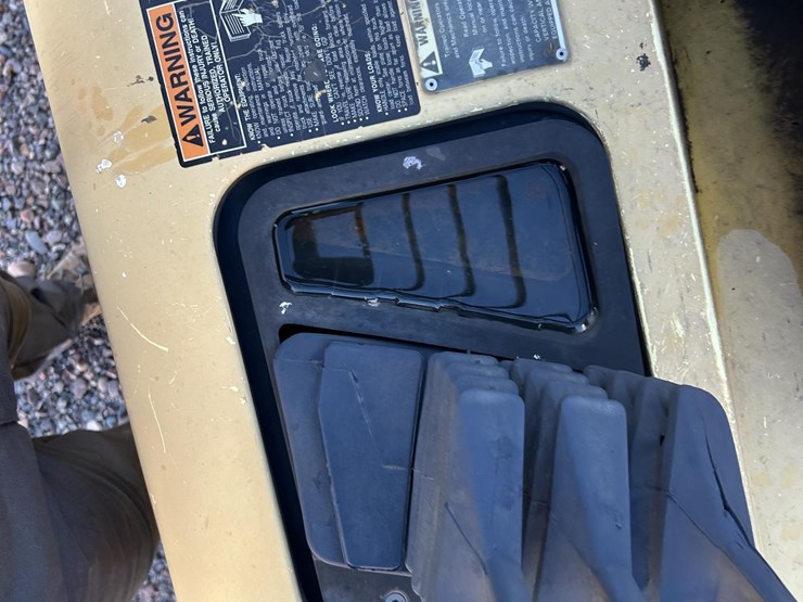 2002-yale-gc100mjn-image-14