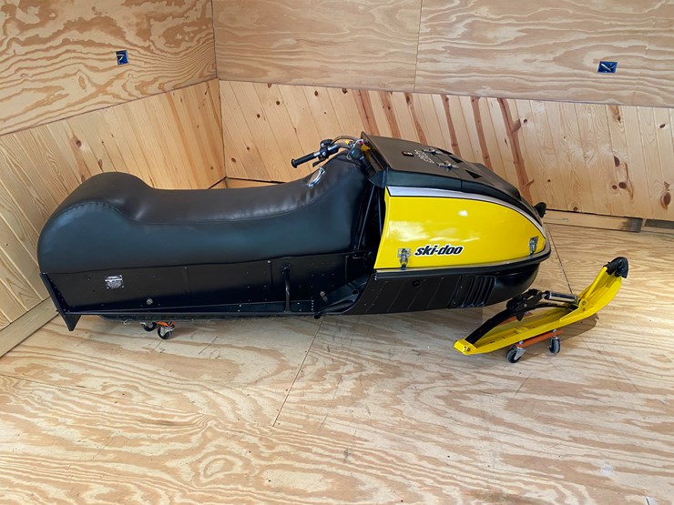 #3779-•-1972-ski-doo-295-blizzard-snowmobile-image-3