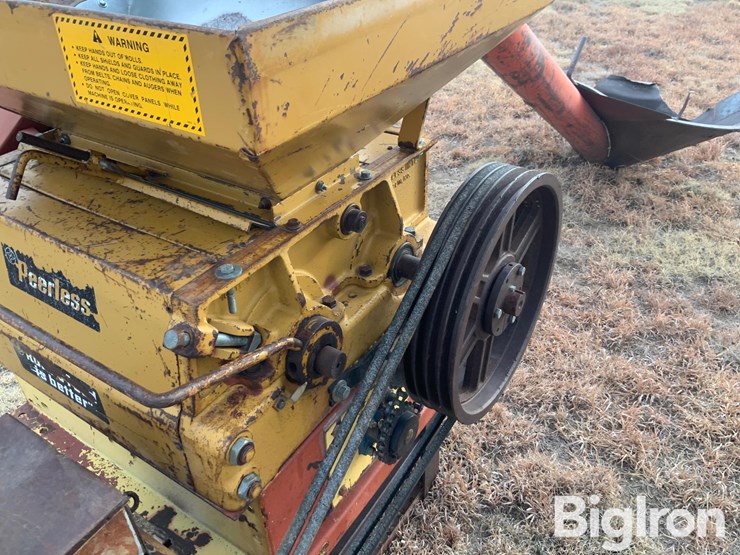 peerless-grain-grinder-w/6"-loading-auger-image-11