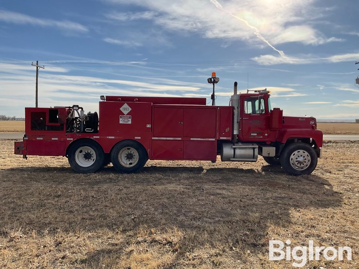 1981-mack-rl600-image-4
