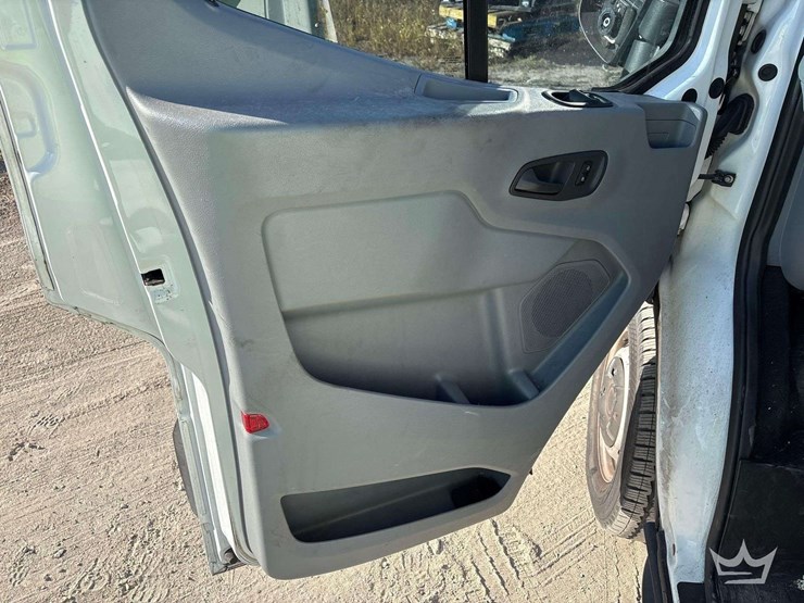 2019-ford-transit-image-16