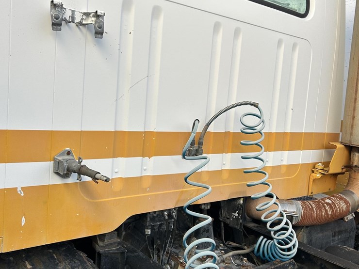 1984-international-s2200-image-20