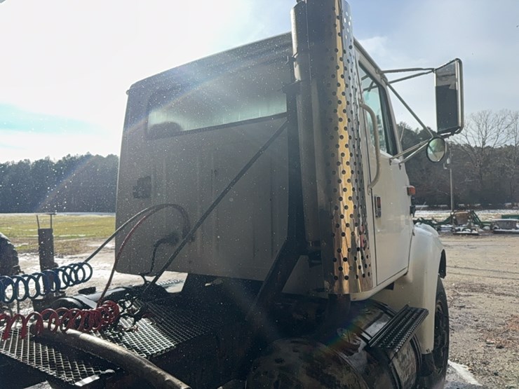 1989--intl-tractor-trailer,-477,369-miles,-diesel-l10-cummings-engine,-title-in-hand;-located-at-7241-roxbury-rd,-charles-city,-va,-please-call-804.837.9940-or-804.651.4404-with-questions-image-11