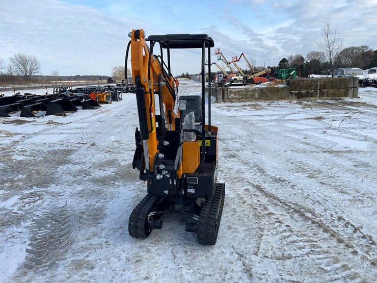 #204-•-miva-va13-mini-excavator-image-2