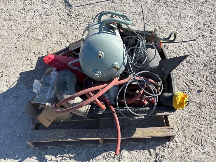 hitachi-air-tank-and-misc-equipment-image-1