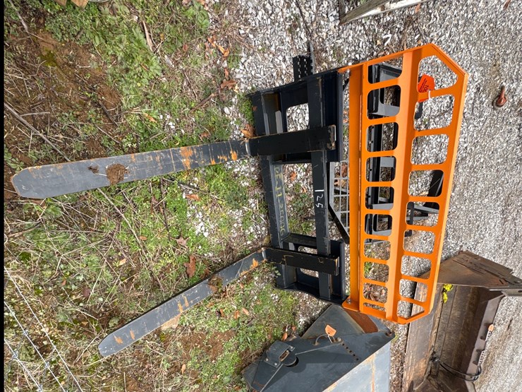 #1005-•-land-honor-quick-attach-pallet-forks-image-2