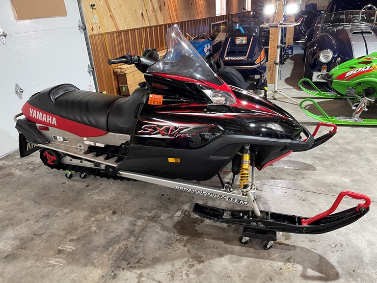 #3798-•-2004-yamaha-sx-viper-snowmobile-image-4