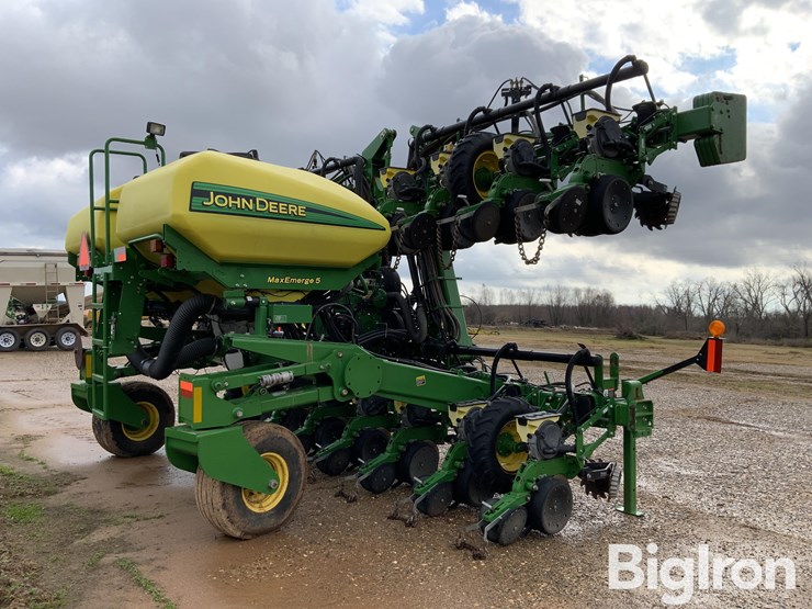 2015-john-deere-1725-image-5