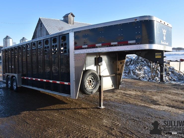 2020-wilson-livestock-trailer-image-3