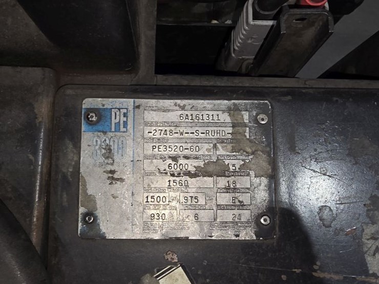 1998-crown-pe3520-60-image-3