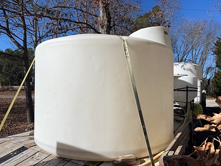 1550-gallon-poly-tank;-located-at-7241-roxbury-rd,-charles-city,-va,-please-call-804.837.9940-or-804.651.4404-with-questions-image-3
