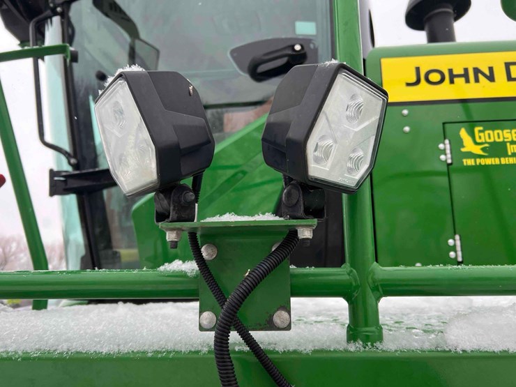 2024-john-deere-w235r-image-10