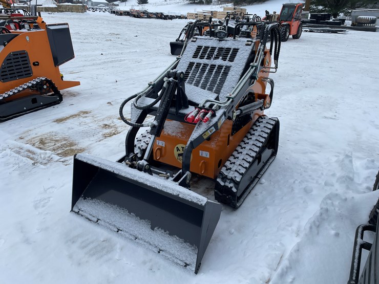 #307-•-new-land-hero-mini-skid-loader-image-1