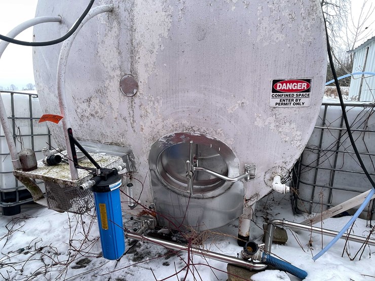#3513-•-dairy-craft-4000-gallon-milk-stainless-steel-bulk-tank-image-9