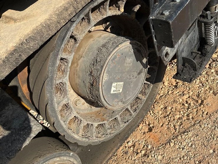 2018-volvo-p7110b-image-24