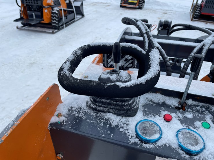 #310-•-new-land-hero-mini-skid-steer-loader-image-25