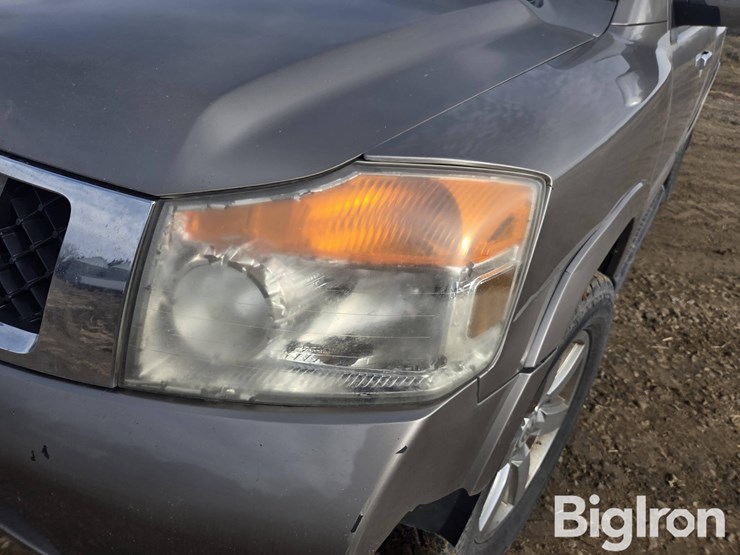 2009-nissan-armada-image-13