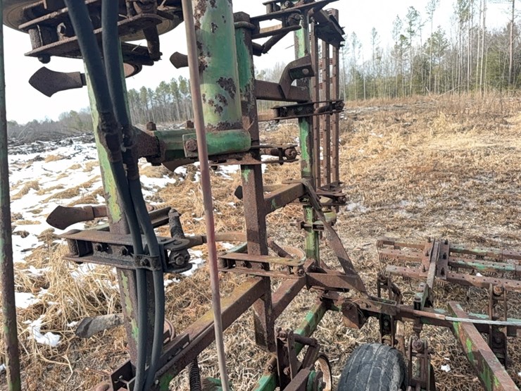 john-deere-pull-type-3-section-field-cultivator,-24';-located-at-7241-roxbury-rd,-charles-city,-va,-please-call-804.837.9940-or-804.651.4404-with-questions-image-48