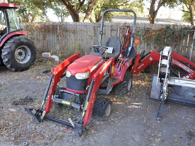2021-massey-ferguson-gc1723eb-image-1