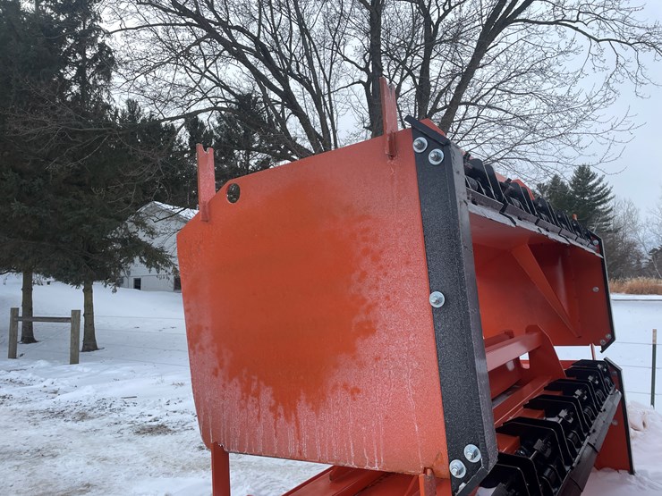 #2002-•-new-kc-12'-loader-pusher-image-6