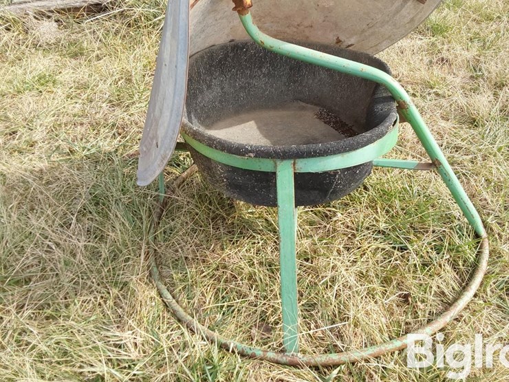 co-op-mineral-feeder-image-10