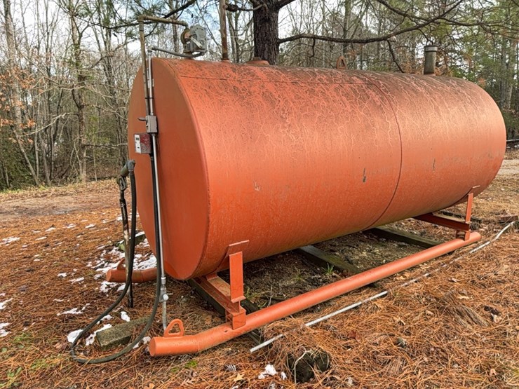 2023-2000-gal-fuel-tank-on-skids,-5-ft-x-12-ft-with-pump;-located-at-7241-roxbury-rd,-charles-city,-va,-please-call-804.837.9940-or-804.651.4404-with-questions-image-2