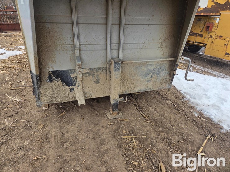 2000-titan-trailer-image-12