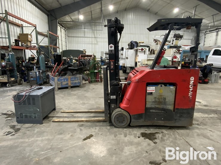 2018-raymond-425-c50tt-stand-on-electric-forklift-image-8