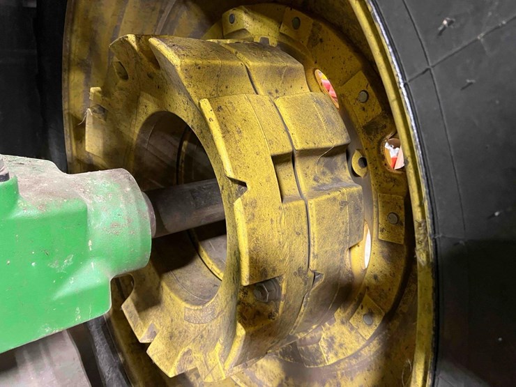 2013-john-deere-6170r-image-18