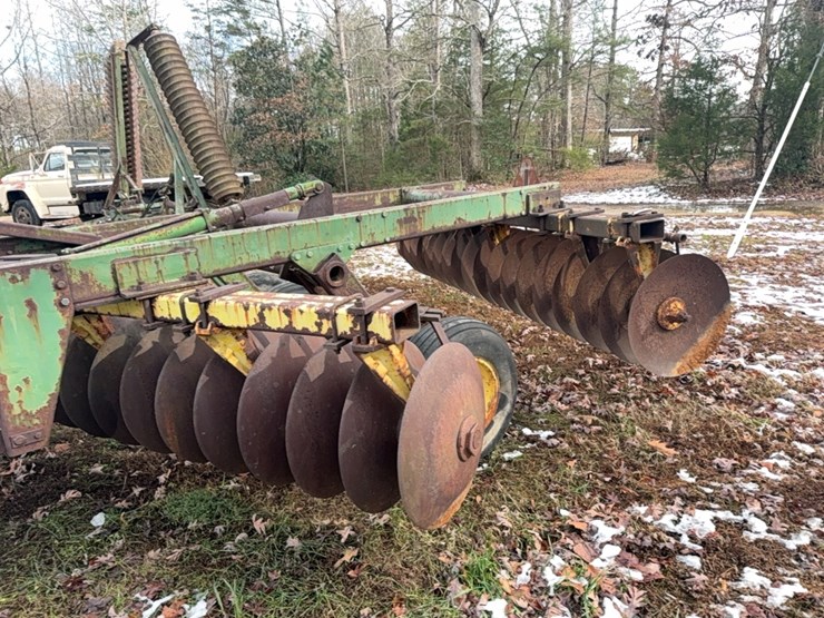 john-deere-340-image-10