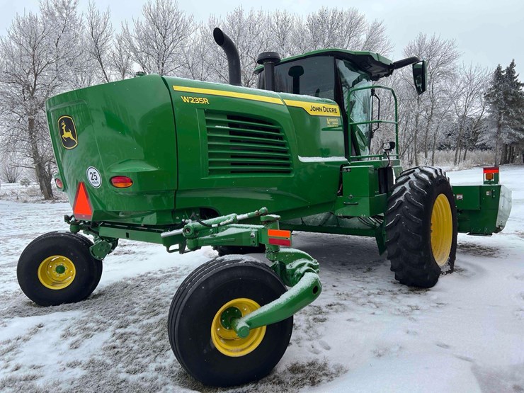 2024-john-deere-w235r-image-4