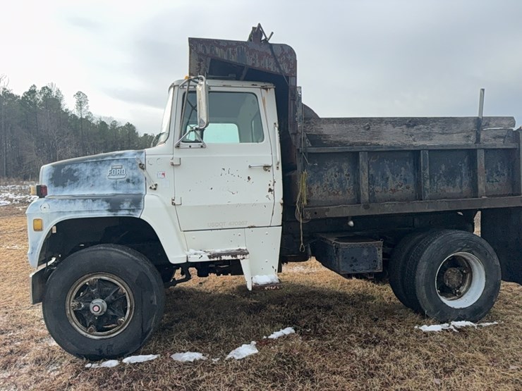 1982-ford-8000-image-18