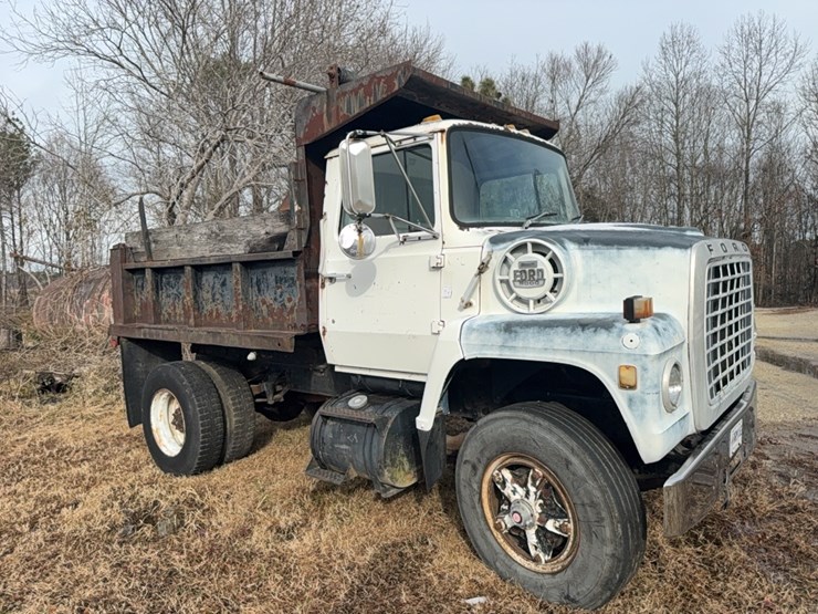1982-ford-8000-image-1