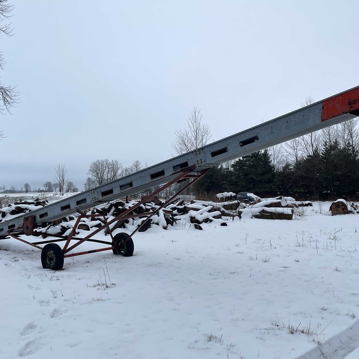 #3521 • Hay Elevator