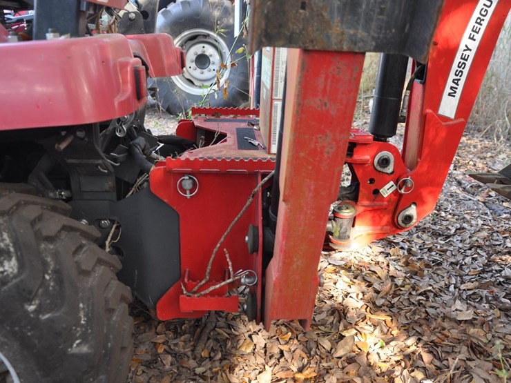 2021-massey-ferguson-gc1723eb-image-12