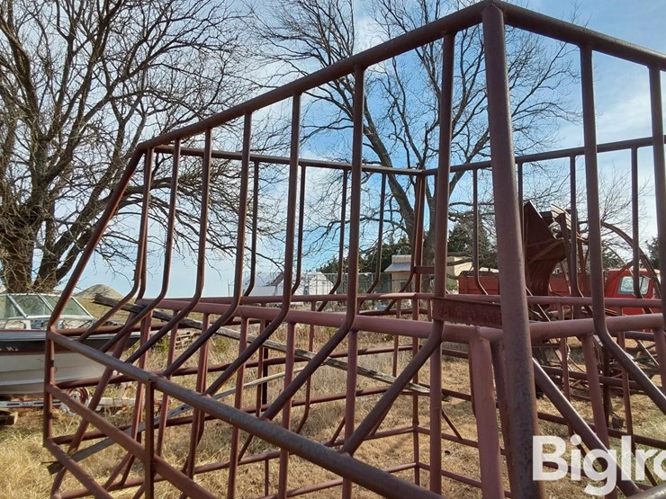 square-8-1/2'-x-9-1/2'-bale-feeders-image-15